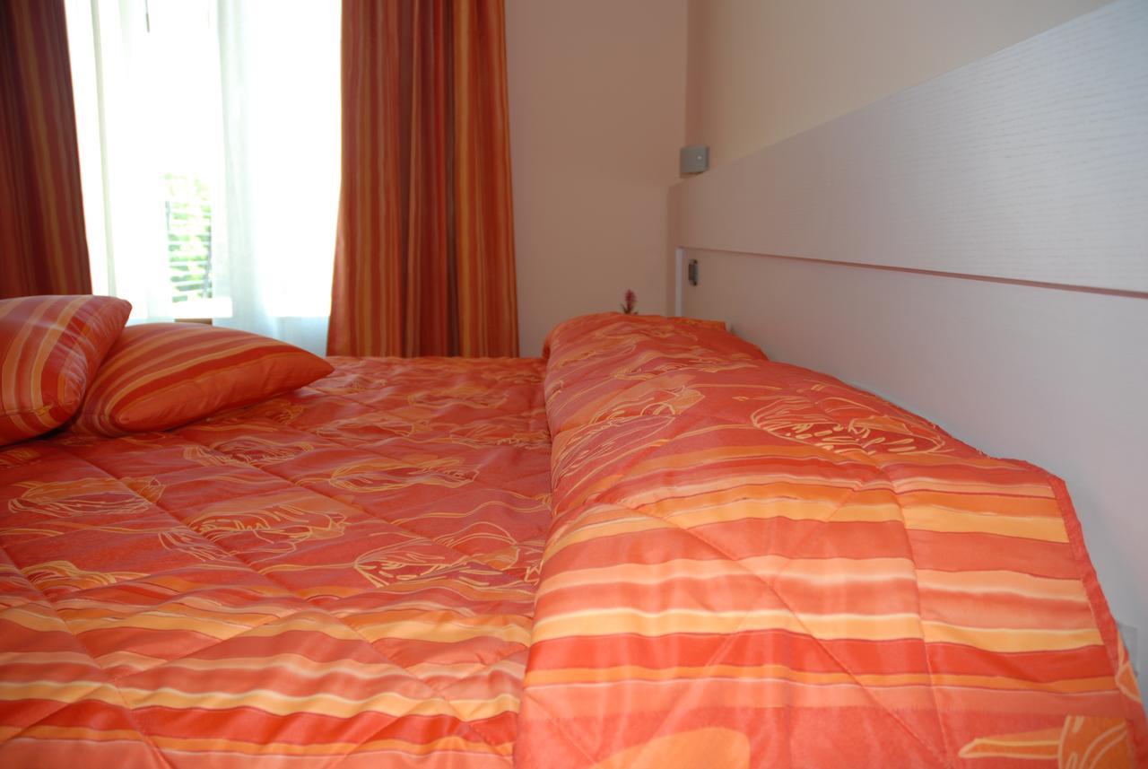 Hotel Flaminio Tavernelle Serrungarina Quarto foto